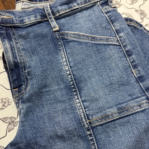 GAP High Rise Blue Jeans - Picture 2 of 6